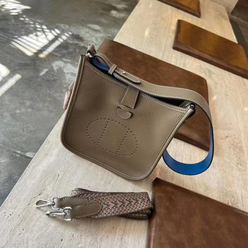 

2026 Новая Верхний Слой Коровья Кожа TOGO Кожа Color Blocked 22 Yi F Lin Сумка Унисекс Crossbody Трансграничная 22.5x20.5x9CM