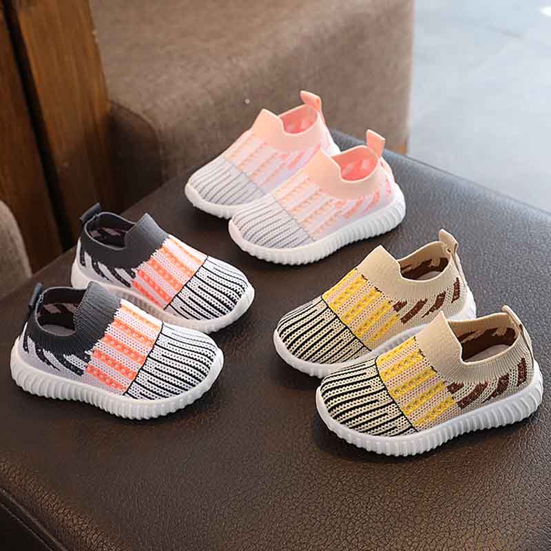 Neue lässige Kinderschuhe Kinder Sneaker Junge Gestrickte Sneaker mit Streifen für Mädchen Slip-On Sportsocken 2-8 Jahre Tennisschuhe Frühling