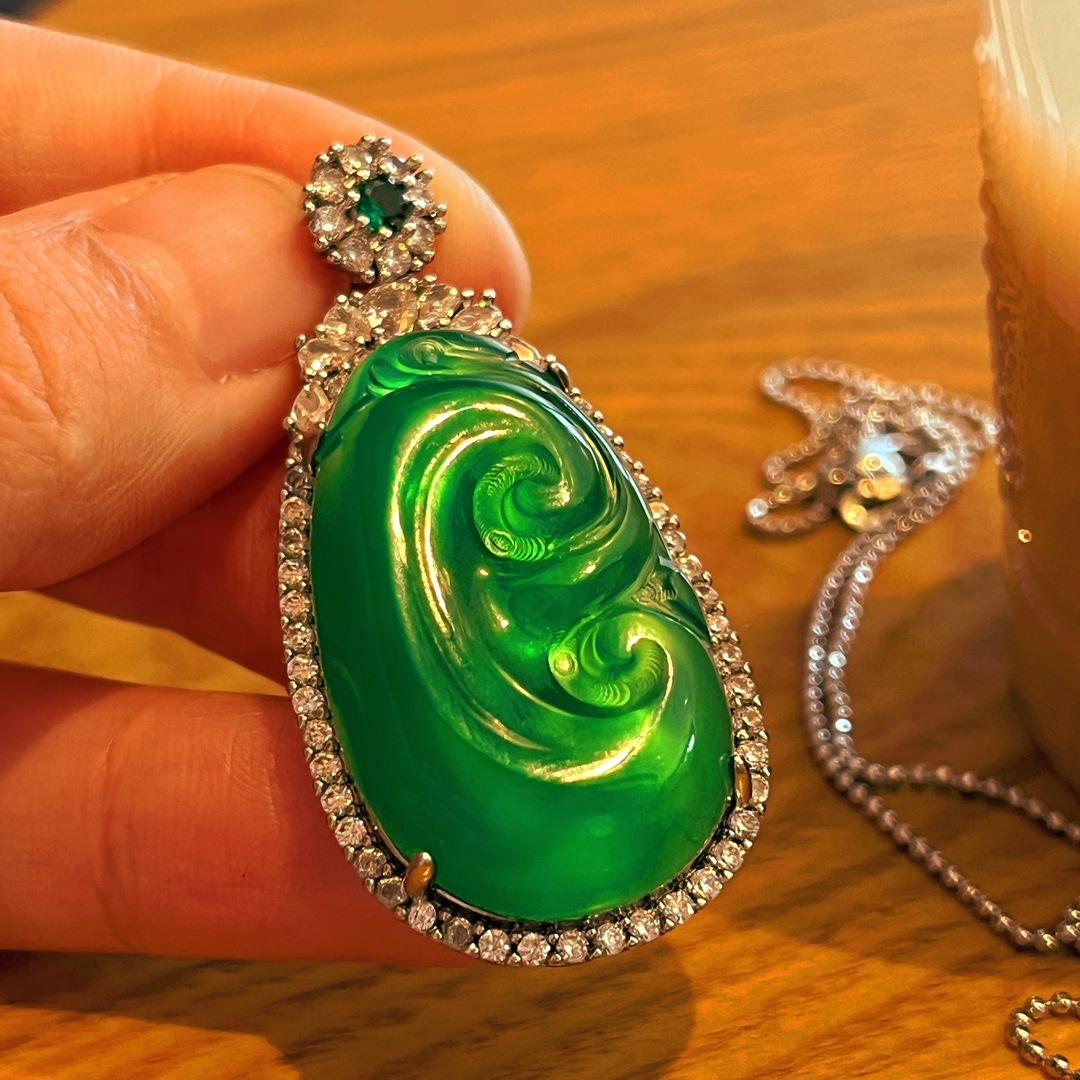 Full Green Yang Green Natural Agate Green Chalcedony Pendant Female Real Shot Fidelity