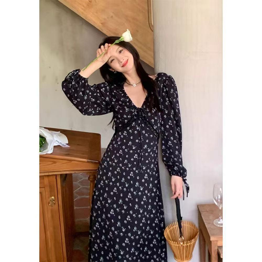 Plus Size V-Neck Floral Long Sleeve Dress - Slimming & Elegant for Spring/Autumn