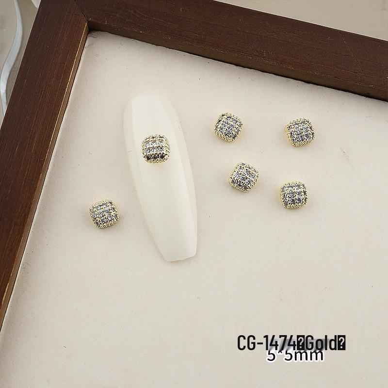 Luxurious Zircon Four-Leaf Clover Nail Art: White K Gold Heart Accessories