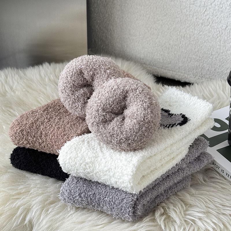 Mid-Calf Socks, Autumn and Winter Love Socks for Men and Women, Plus Velvet, Thickened and Warm, Fashionable Coral Velvet Socks