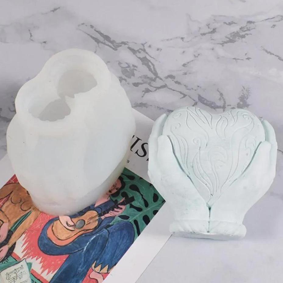 Two-handed Holding Love Candle Silicone Mold Carved Heart-shaped Candle Making Plaster Soap Chocolate Baking Tool Wedding Gift