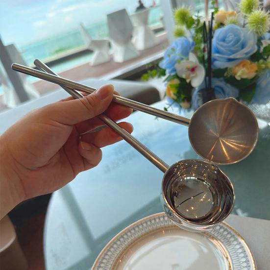 Fettlöffel mit verlängertem Edelstahlgriff Anti-Rutsch-Griff Tiefe Kapazität Öl-Suppen-Ausgießlöffel Restaurant-Servierlöffel