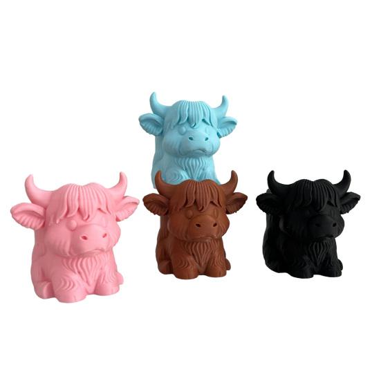 Highland Cow Pen Holder Makeup Brush Organizer Plastic Desktop Decor Cute Desk Accessory for Pens Scissors Office Supplies