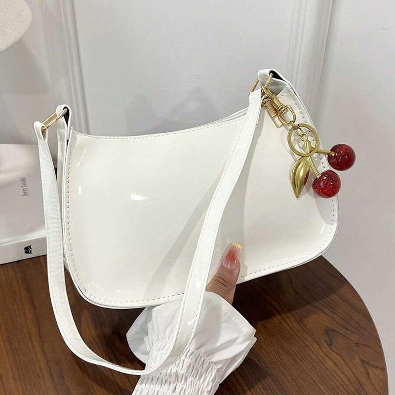 Yogodlns Vintage Retro Kabelka přes rameno pro ženy PU kůže Podpažní Crossbody Dámská Ležérní Kabelka Peněženka s třešňovým přívěskem