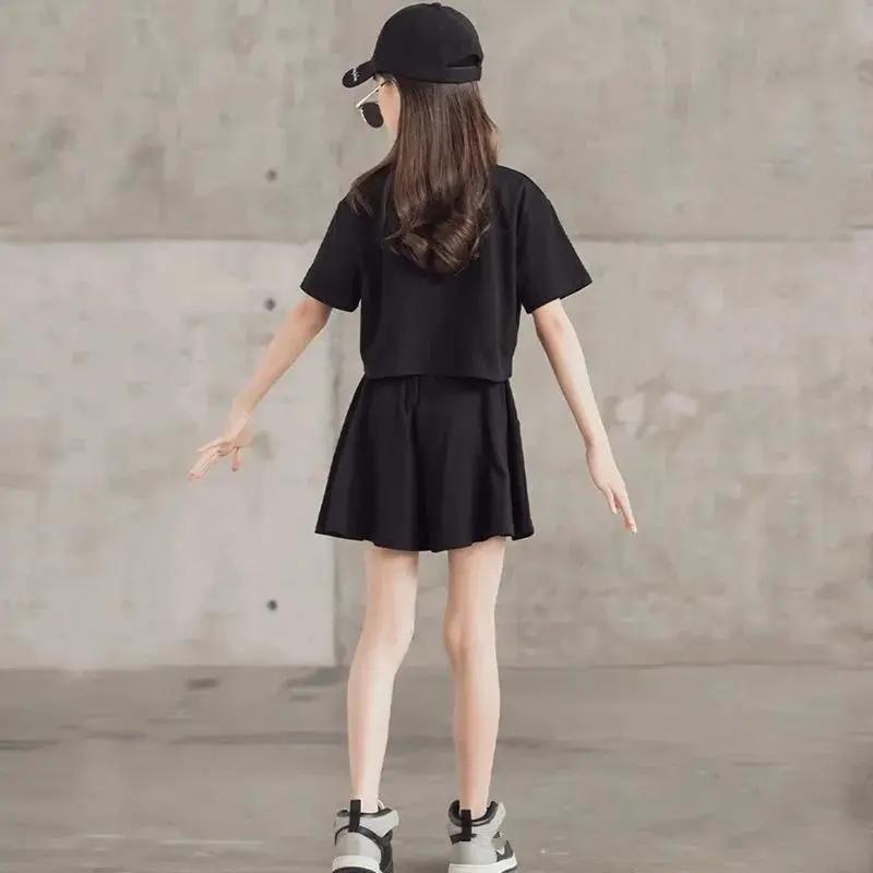 Girl's Summer Sports and Leisure Suit Middle and Older Children Solid Color Short Sleeve T-shirt + Shorts Two-piece Set