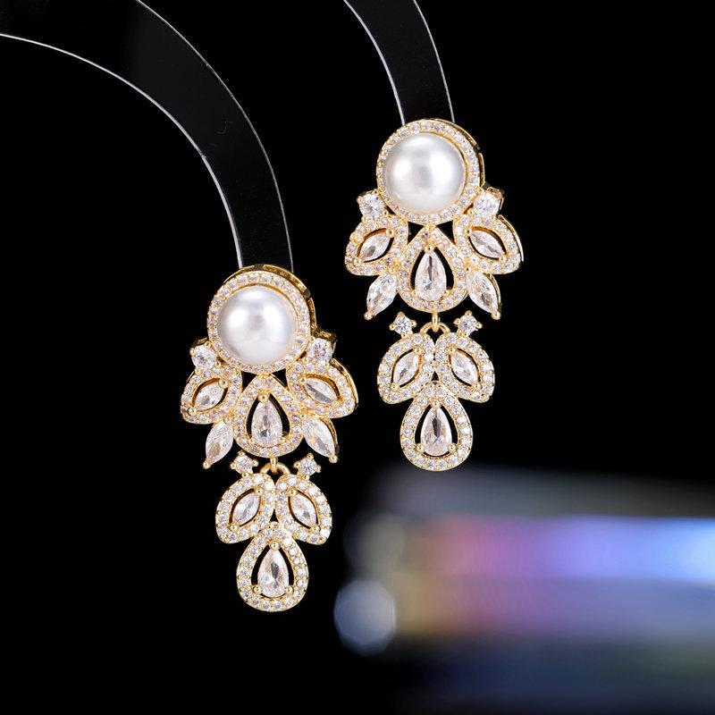 

Женские серьги в стиле легкой роскоши, элегантные серьги-капли с имитацией жемчуга и листьями, модные и универсальные, нишевого дизайна