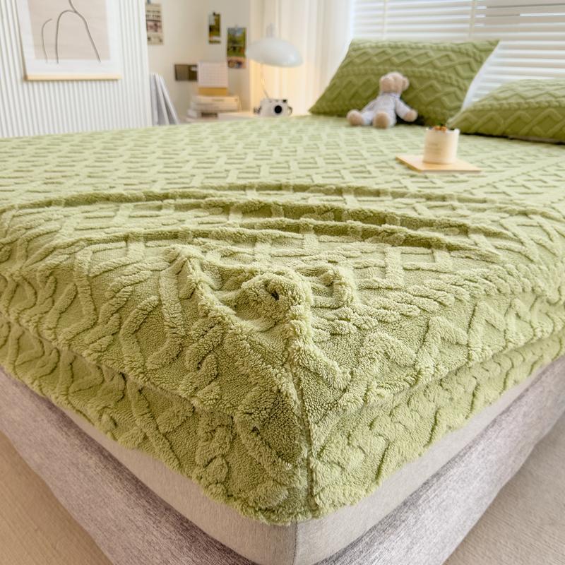 2027 Jacquard Bed Cover 3D Embossed Velvet Mattress Cover Tafferta Bedsheet Winter Warm Fitted Sheet Mattress Protector Thickened