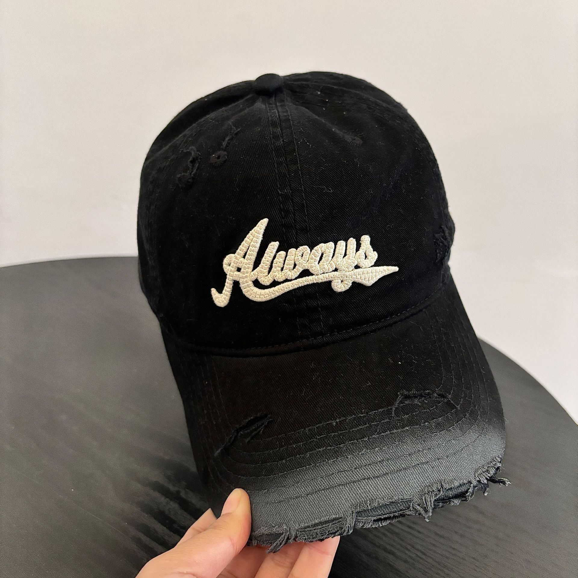 

Дырки делают старую бордовую бейсболку женскую американскую ретро большую окружность головы универсальную кепку буквы показать лицо маленькая шляпа M（56-58cm）