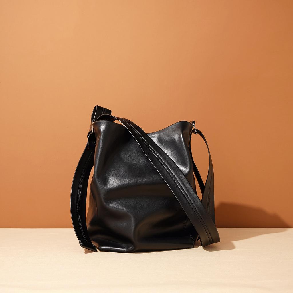 Bucket Bag for Women's Leather Soft Leather Large Capacity Casual Simple High-quality Texture Commuter One-shoulder Crossbody Bag
