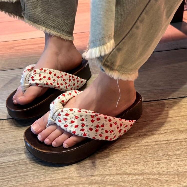 2025 New Thick Bottom Heightened Slope Heel Flip-flops Summer Polka Dots Versatile Not Tired Feet Beach Pinch Feet Cool Slippers Women