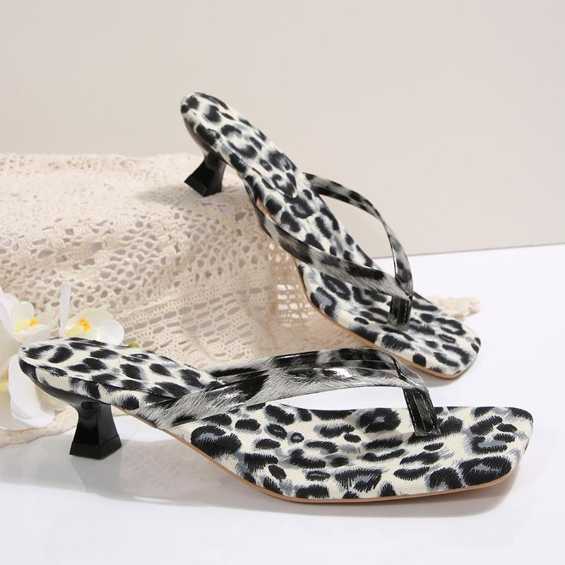 

Леопардовые сандалии и тапочки женские новые с квадратным носком манжетные для ног простые и универсальные на тонком каблуке шлепанцы сандалии 43