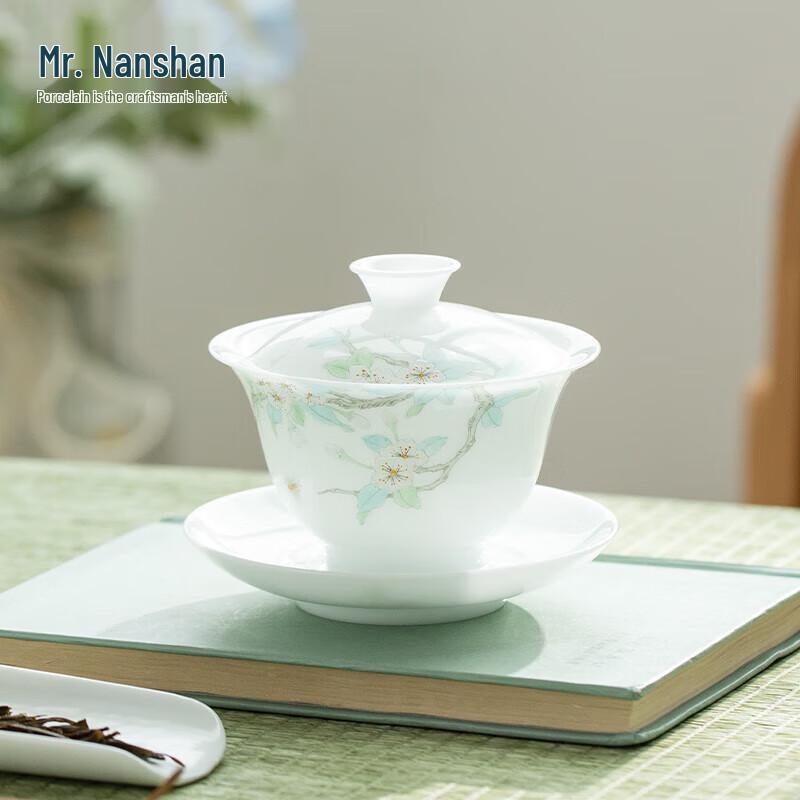 

Mr. Nanshan Hand-Painted Ceramic Begonia Gaiwan Gift Set