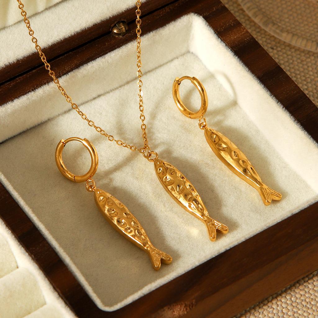 18 Karat Gold Edelstahl Koi Anhänger Halskette Nischen Design Karpfen Ohrringe Titan Stahl Ohrringe für Damen