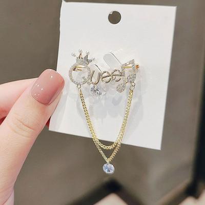 Rhinestone Letter Queen Brooches for Women Diamond Brooch Pin Pearl Sweater Jacket Pin Jewelry Wedding Pin Corsage Accessories
