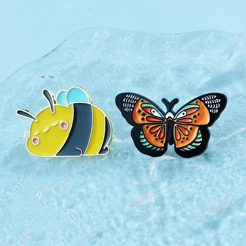 Charming Butterfly & Bee Metal Badge: Cartoon Insect Brooch for Clothing & Accessories