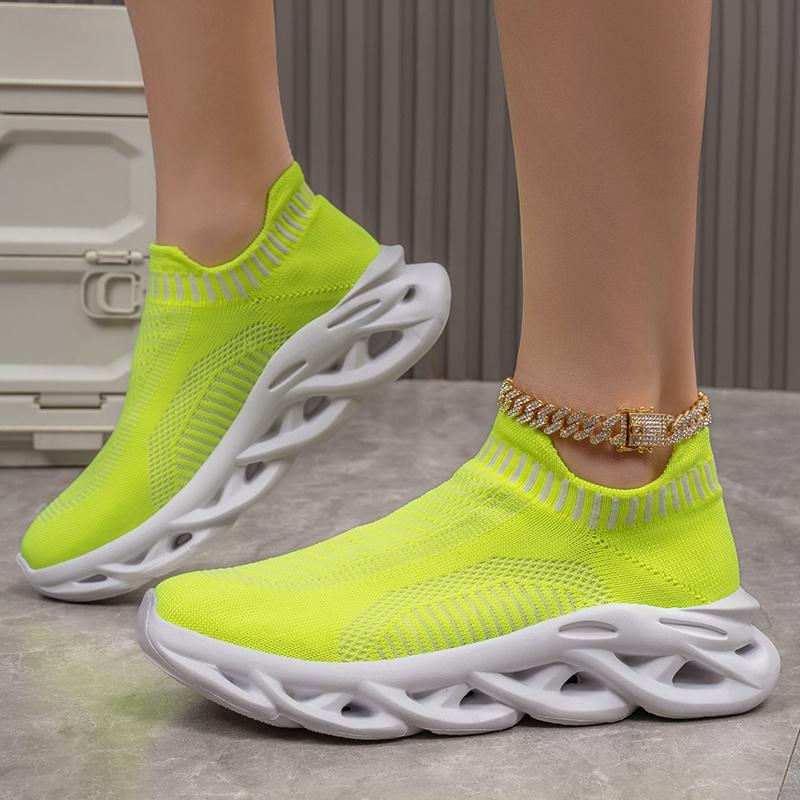 Fashion 2024 new casual sports men's and women's shoes soft sole lightweight couple fashion female sports walking fitness shoes