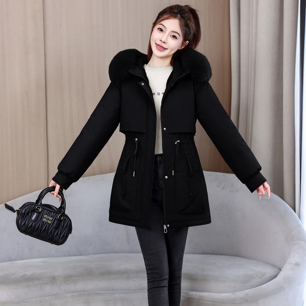 The new loose pie in winter overcomes the tide of down cotton-padded clothes, piled and thickened waists, and large-size hooded cotton-padded jackets.