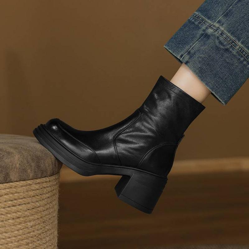 Autumn and winter women's medium tube Martin boots solid color large size women's boots high heel round head versatile leather boots cowhide le