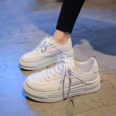 Pantofi albi cu platformă populari pentru femei, stil Hong Kong de primăvară și toamnă, pantofi sport casual versatili noi 2025, pantofi de skate pentru femei, la modă