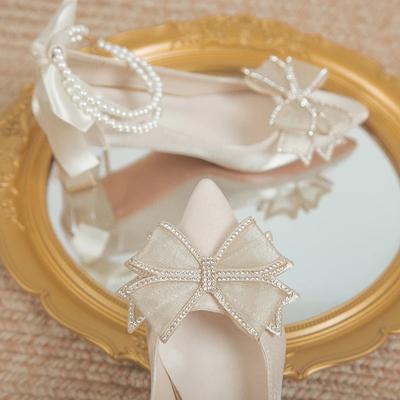 Fashion Bridal Shoes 2024 New Flower High Heel Pumps Women Elegant Pearl Strap Wedding Party Shoes Woman Silk Pointed Toe
