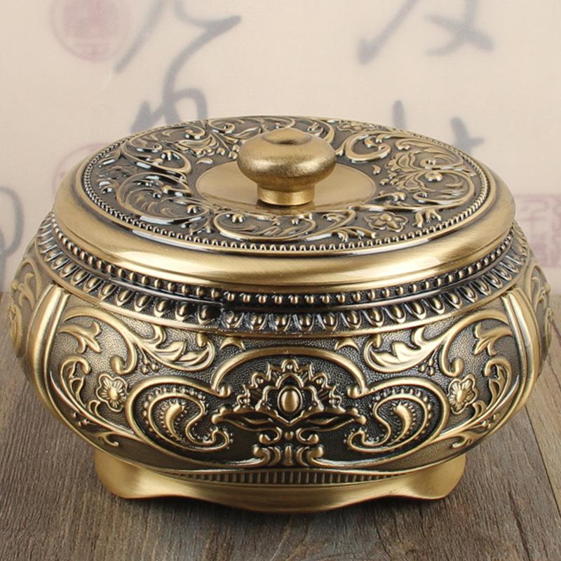 European light luxury ashtray with cover bedroom anti-fly ash household creative personality trend living room retro bronze ashtray