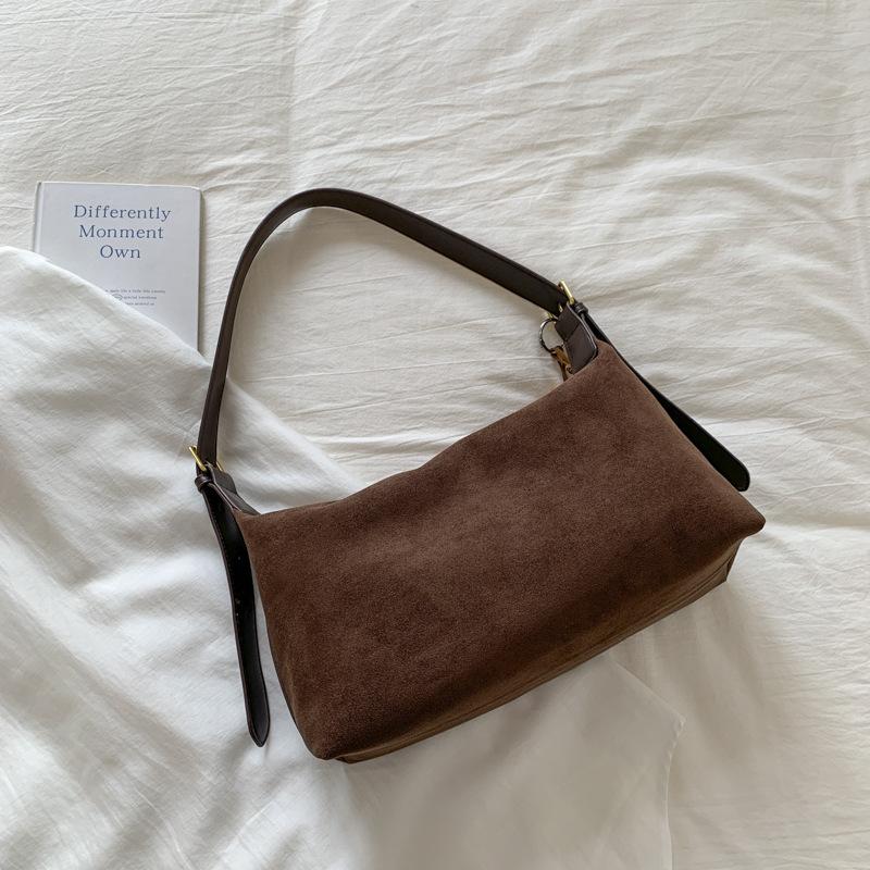 

Ретро матовая нишевая сумка подмышку женская 2025 зима новая универсальная женская сумка популярная сумка-мессенджер на плечо сумка-тоут