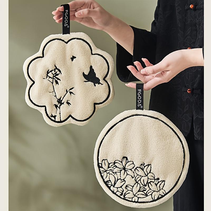 1pc Chinese Style Hand Towel Kitchen Bathroom Lantern-shaped Soft Absorbent Towel Wall Hanging Handkerchief Round Towel