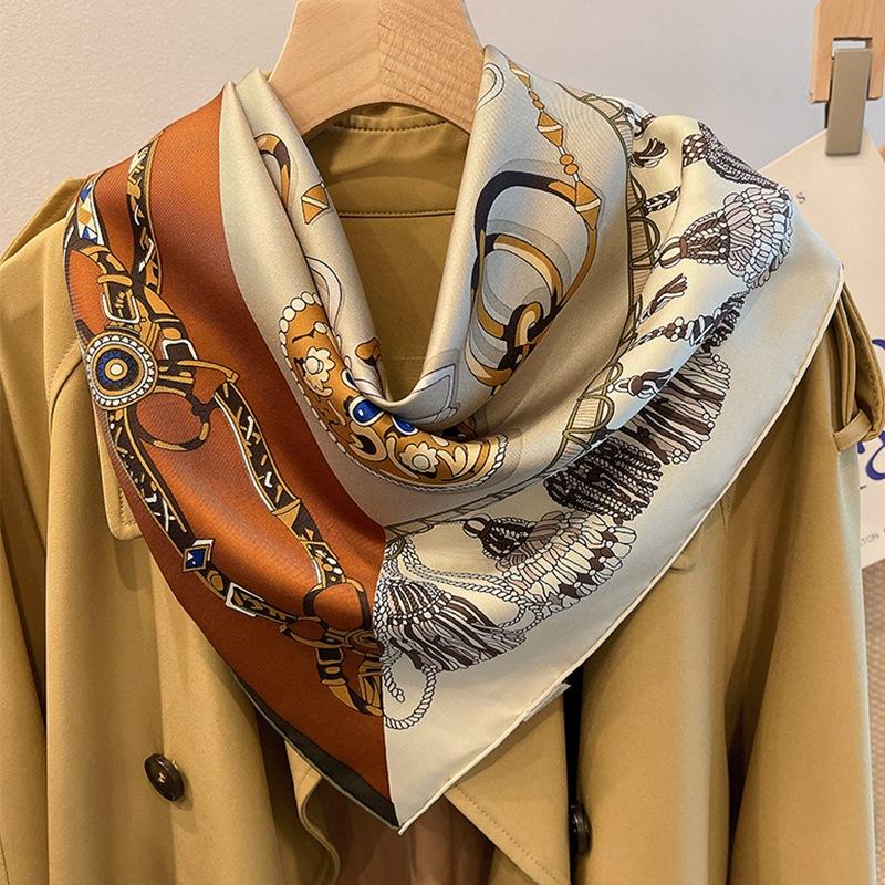 It'S Only 30. Jiang Shuying Wang Manni Has The Same Silk Scarf. Wang Manni 110 Silk Square Scarf. Silkworm Silk Is Versatile.