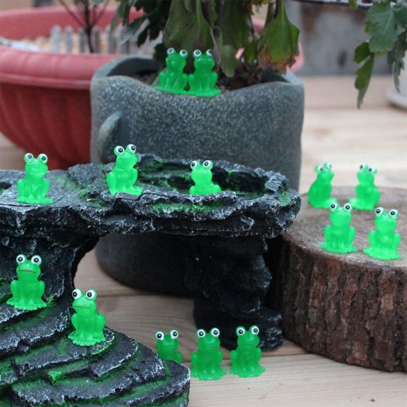 Set of 15 Green Luminous Miniature Frogs Resins Figurines Glow In Dark Ornaments for Home Garden Landscape Decoration
