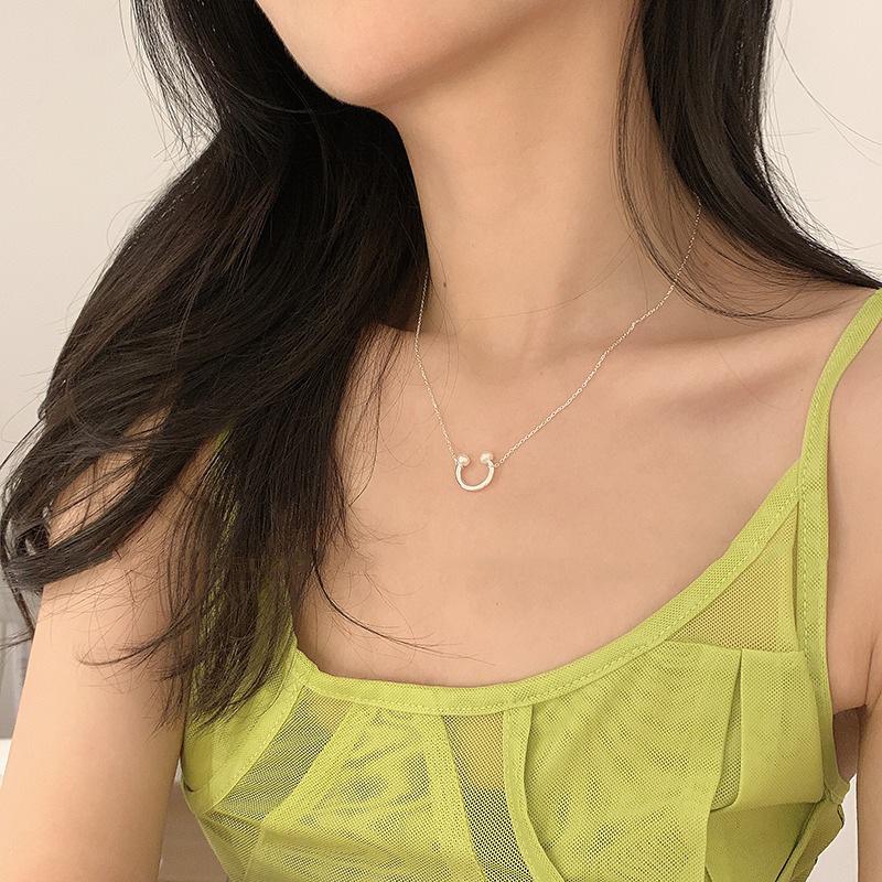 Korean Style Crescent Moon U-Shaped Pendant Necklace for Women - Fashionable, Versatile Clavicle Chain
