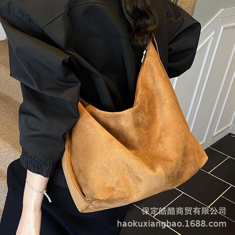 This year's popular bag women's large-capacity 2025 new autumn and winter versatile retro shoulder bag textured commuter tote bag