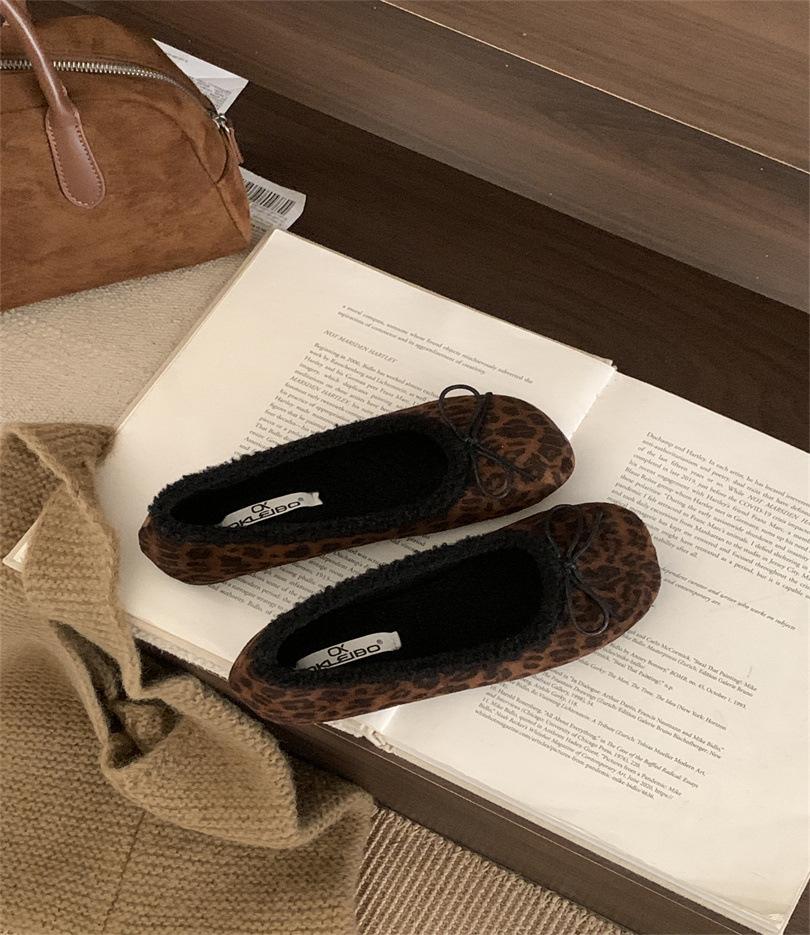 

Sweet bow fluffy shoes for women s outer wear 2025 autumn and winter new flat bottom, light, comfortable and warm Mary Jane cotton shoes 39 цветной печати леопарда