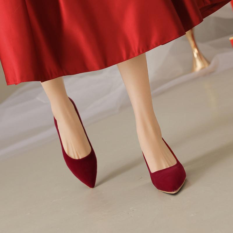 Modische Französische Hochzeitsschuhe für Damen 2025 Frühling Sommer Herbst Neu Dicke Absätze Spitz Nicht Ermüdende Füße Brautschuhe