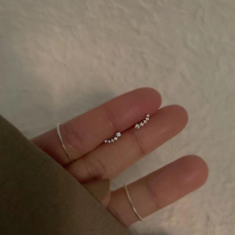 

Niche super bright zircon earrings for women s high-quality exquisite and small mini temperament earrings, ear holes