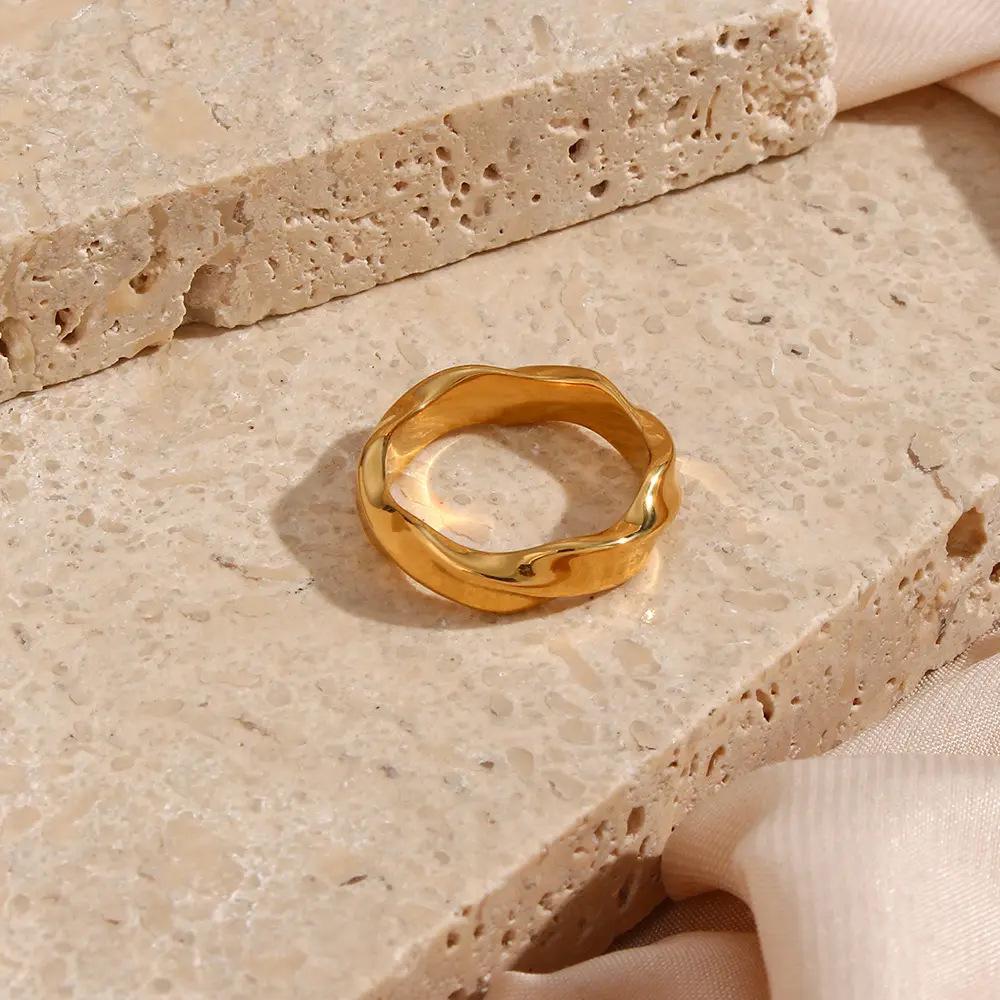 Women's Fashion Twist Stainless Steel Index Ring