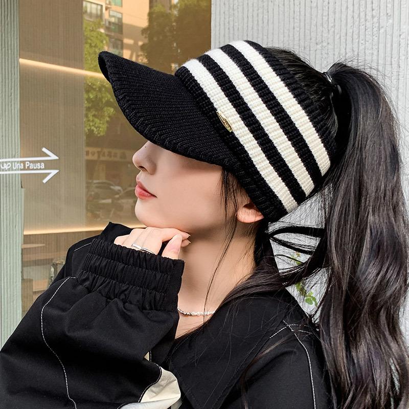 Fashion C letter knitted cap, women's autumn and winter, warm and cold-proof sports and leisure, thin face wool hat