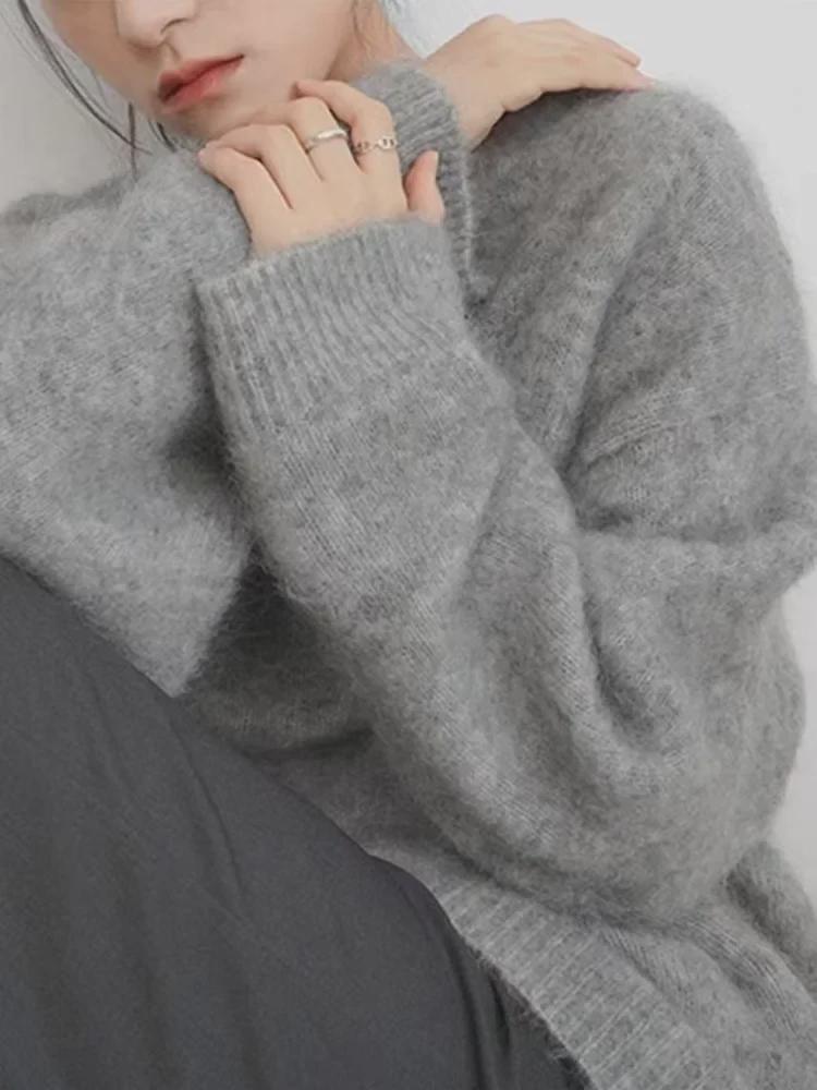 Dámský šedý měkký mohérový svetr s dlouhým rukávem a volným úpletem