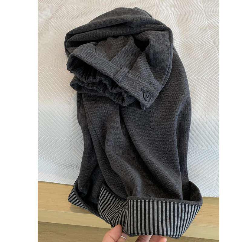 

Korean Niche Dark Grey Wool Blend Wide Leg Cuffed Hem Cropped Pants for Women - Autumn/Winter S 50kg