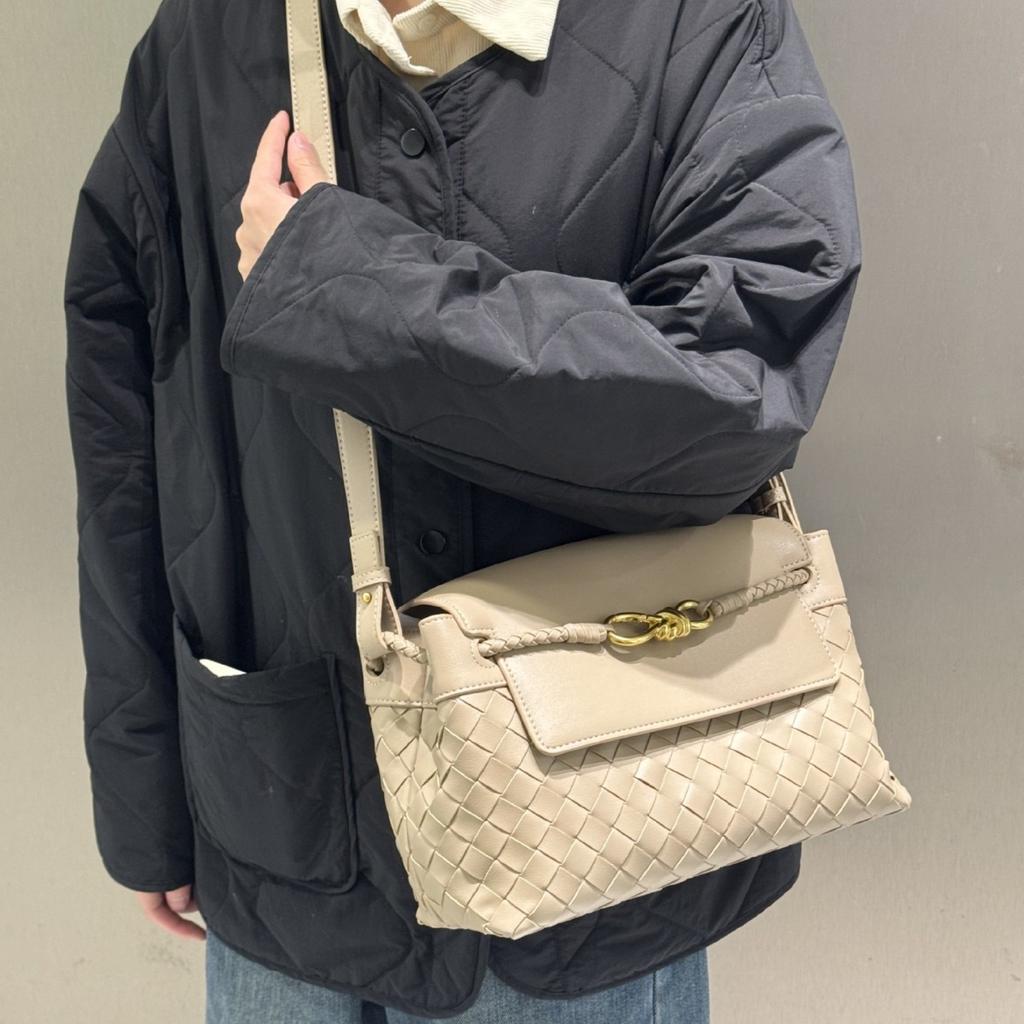 2026 Cross-border Leather Woven Messenger Bag, the Same Fashion Trend for Men and Women, Commuting Versatile Single Shoulder Messenger Bag Bag