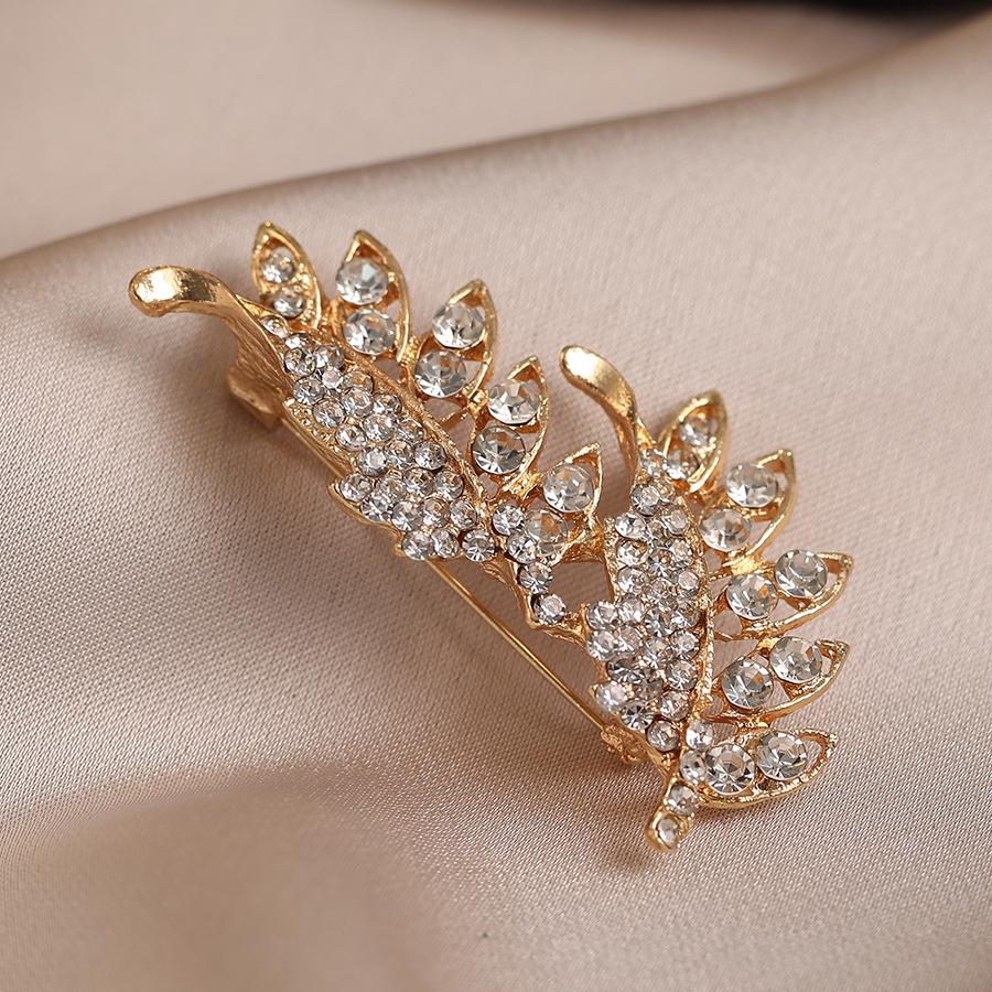New brooch high-end sense high-end women's simple versatile leaf diamond clothing brooch pin brooch