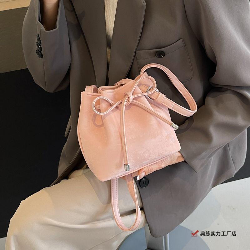 Versatile messenger bag, new fashion single shoulder Korean bucket bag, high-end commuting foreign underarm bag