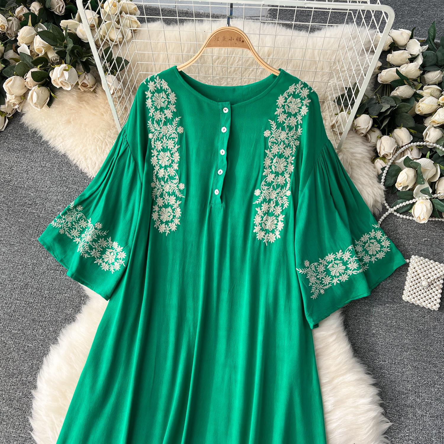 Богемные платья для женщин с круглым вырезом и расклешенными рукавами — фото 20