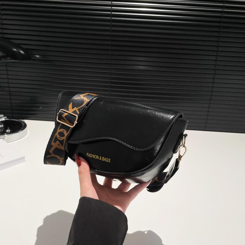 Popular texture retro messenger bag women's 2025 new fashion women's shoulder bag casual commuter saddle bag tide