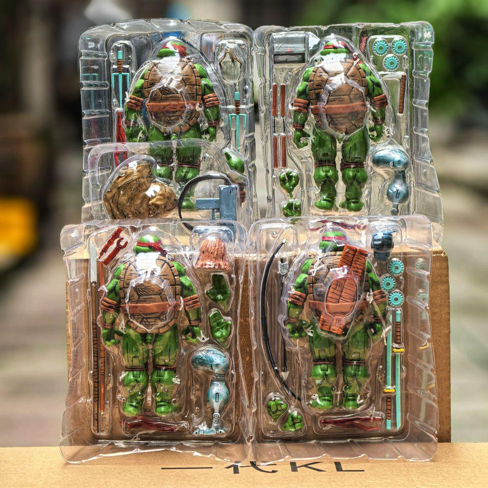 NECA Teenage Mutant Ninja Turtles 7-Inch Articulated Movie Figures - Comic Version (4 Types) 'Return To New York' Edition