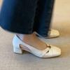 Französische Vollleder-Mittelhoch-Coole Einzel-Schuhe Damen Kamelie Blockabsatz Quadratische Spitze Leichte Öffnung Vielseitige Mary Jane Schuhe