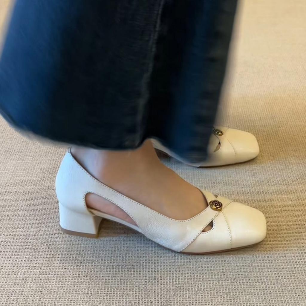 Französische Vollleder-Mittelhoch-Coole Einzel-Schuhe Damen Kamelie Blockabsatz Quadratische Spitze Leichte Öffnung Vielseitige Mary Jane Schuhe