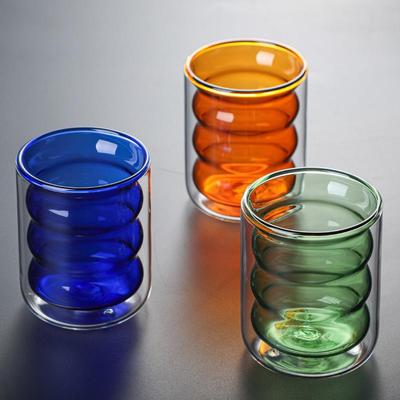 Gekleurde Dubbelwandige Spiraalvormige Glazen Beker: Ideaal voor Melk, Koffie, Mousse, Sap thuis of op kantoor.