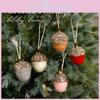 Weihnachts-Tannenzapfen-Filzbaumschmuck mit Glitzerakzenten für die Feiertagsdekoration